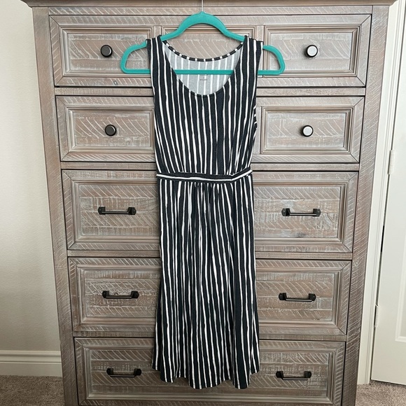 Liz Lange for Target Dresses & Skirts - 5/$25 | Liz Lange Maternity | Sleeveless Tie Dress